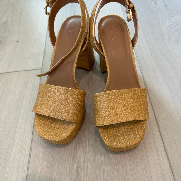 Nordstrom Rack NWT Tan Woven Platform Wedge Sandals. - Picture 2 of 6